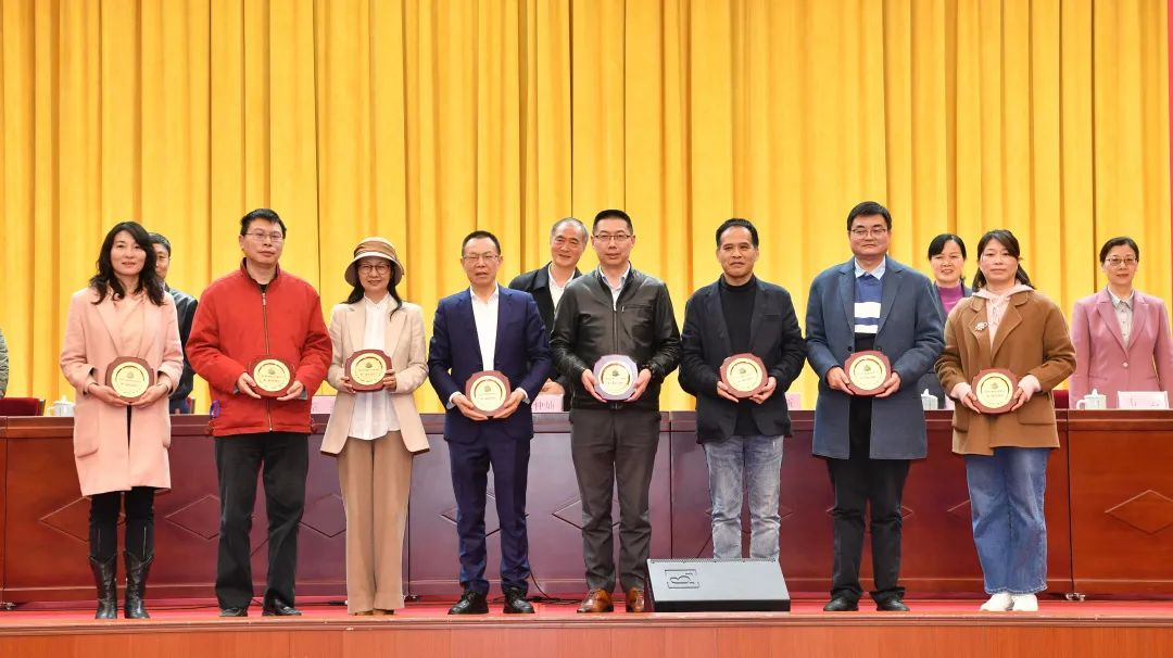 上城區茶文化研究會(huì )成立浙茶集團當選為副理事長(cháng)單位 上城區茶文化研究會(huì )成立浙茶集團當選為副理事長(cháng)單位